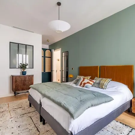 Rare, Center, Luxury With Roof View Παρίσι
