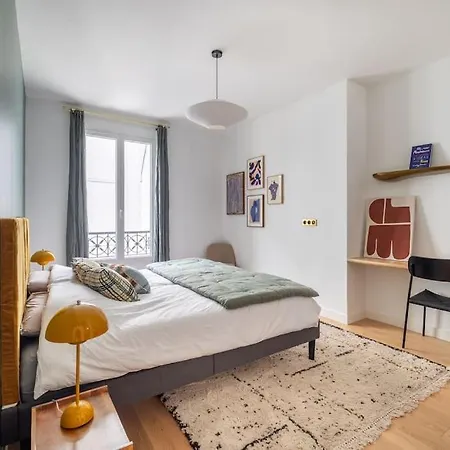 Apartment Rare, Center, Luxury With Roof View *