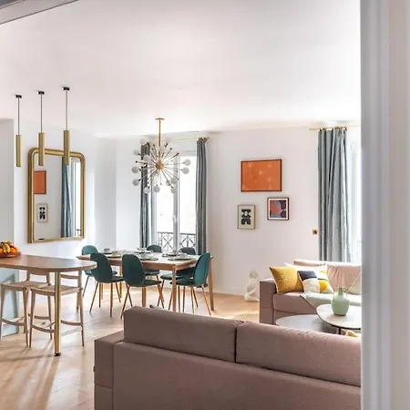 Rare, Center, Luxury With Roof View Apartment *